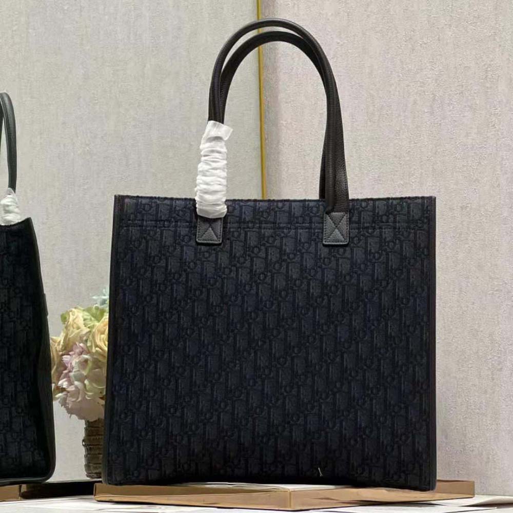 Side profile showing silhouette of Dior Men Safari Tote Bag Black