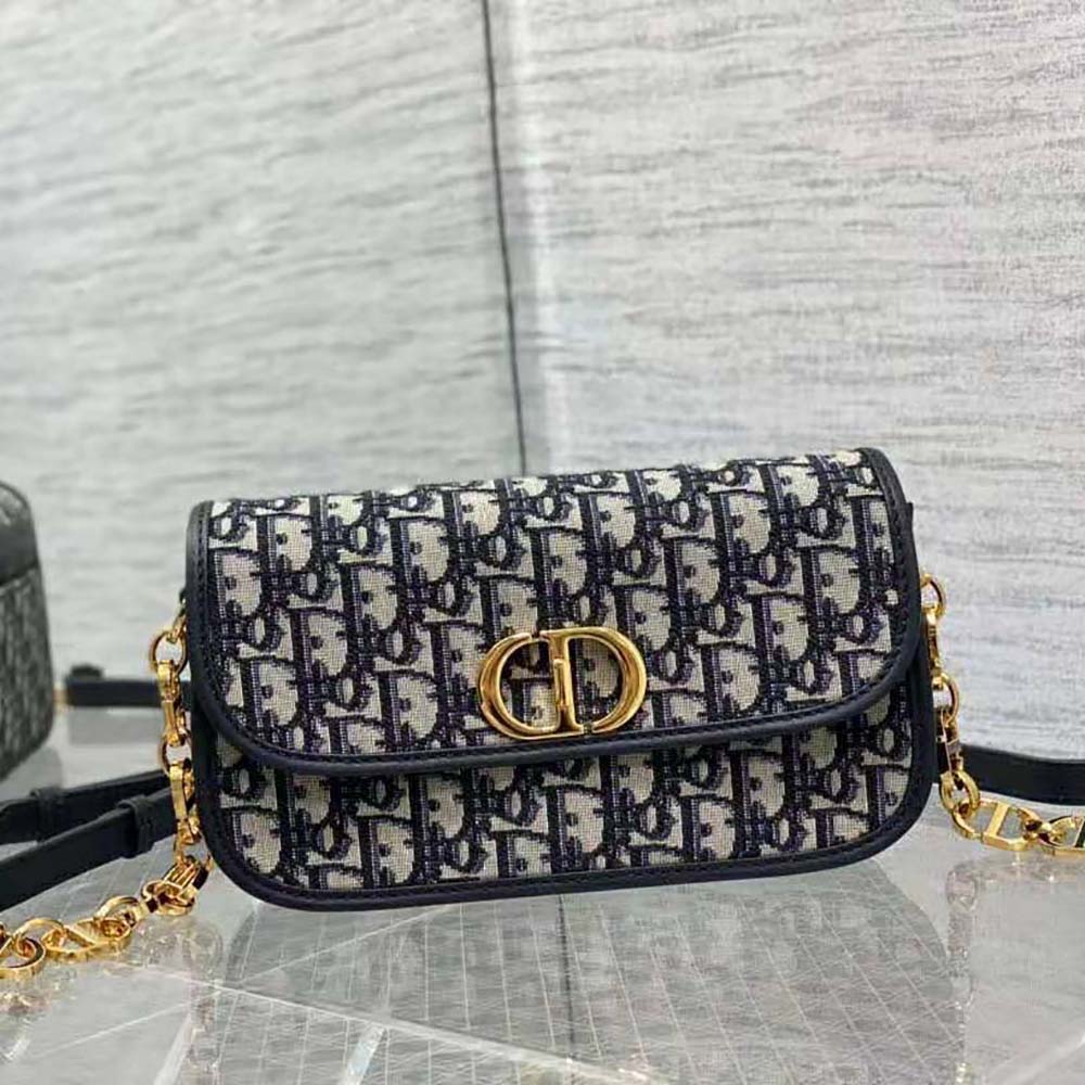 Close-up of silver CD clasp on Dior Women 30 Montaigne Avenue Bag