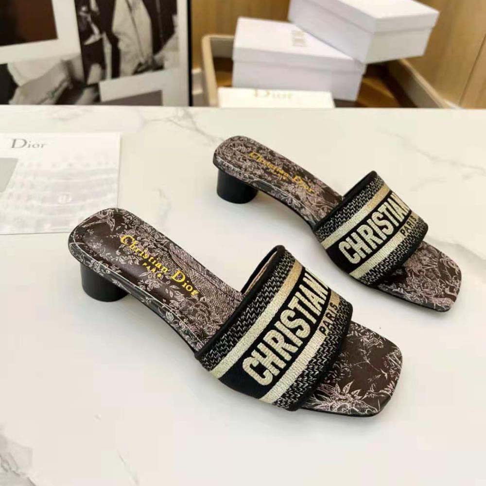 Close-up of embroidered beige and black cotton on Dior Women Dway Heeled Slide