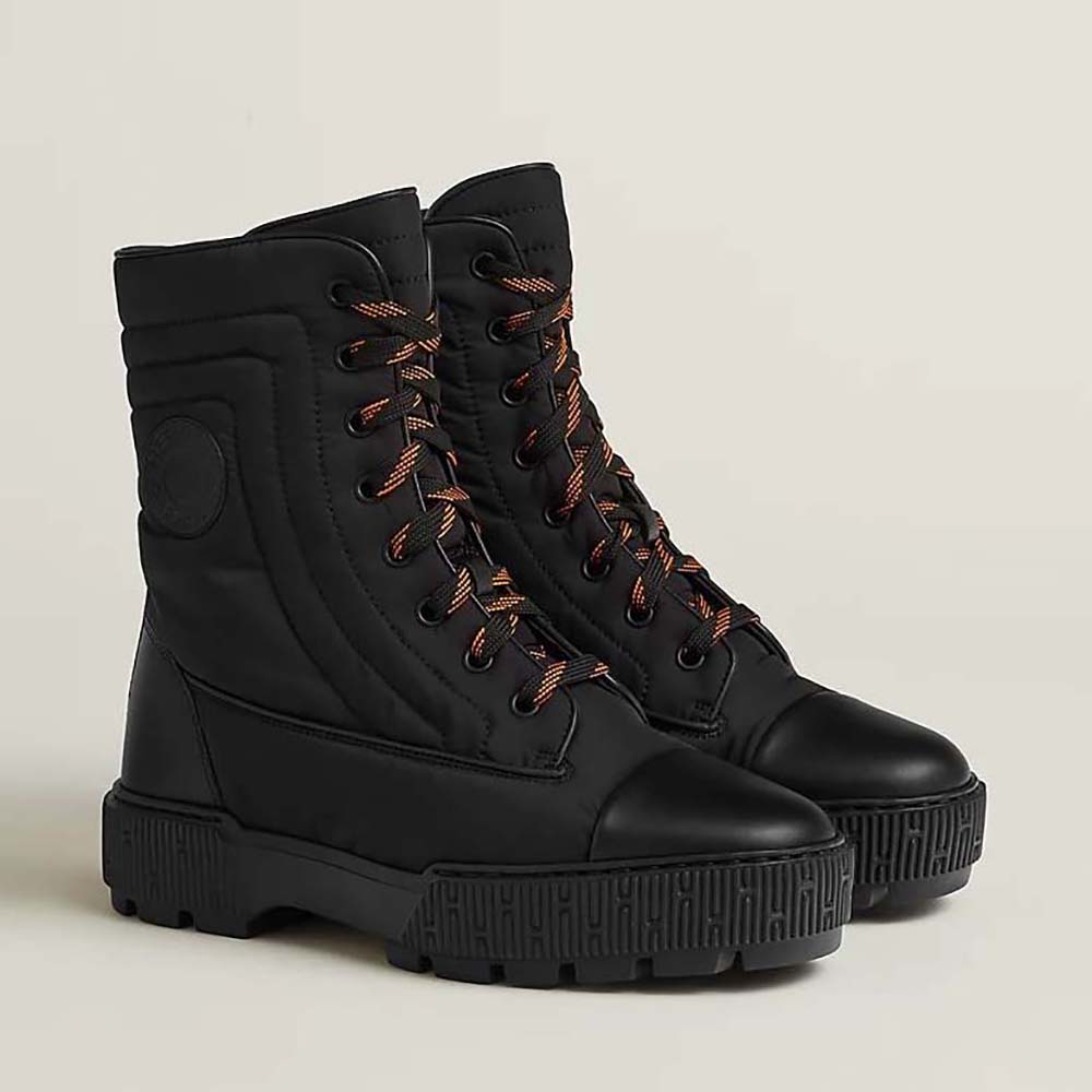 Side view of Hermes Women Fresh Ankle Boot in black quilted fabric