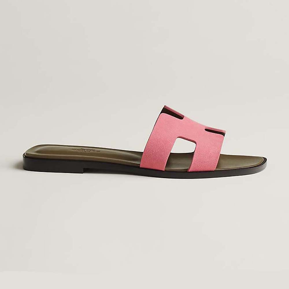 Side profile of Hermes Women Oran Sandal in Suede Goatskin-Rose