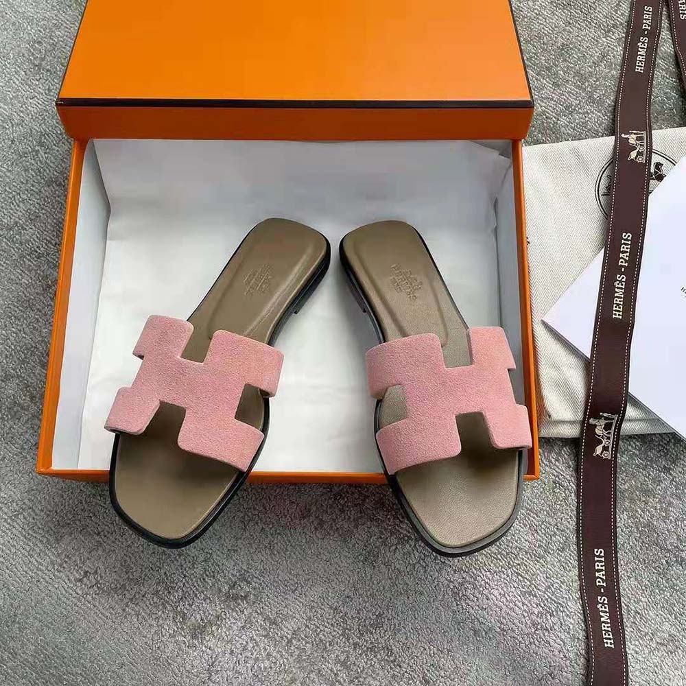 Rear view showing heel and sole of Hermes Women Oran Sandal Rose