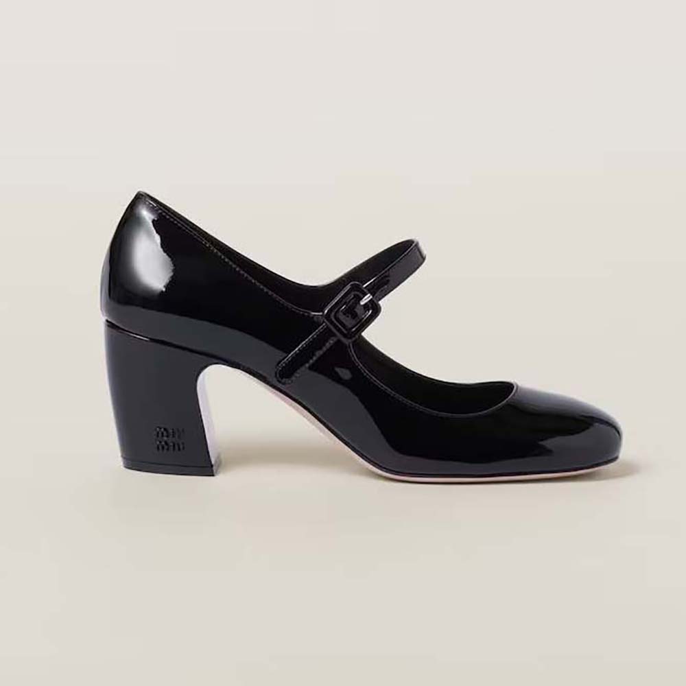Side profile of Miu Miu Women Patent Leather Pumps with Metal Lettering Logo-Black