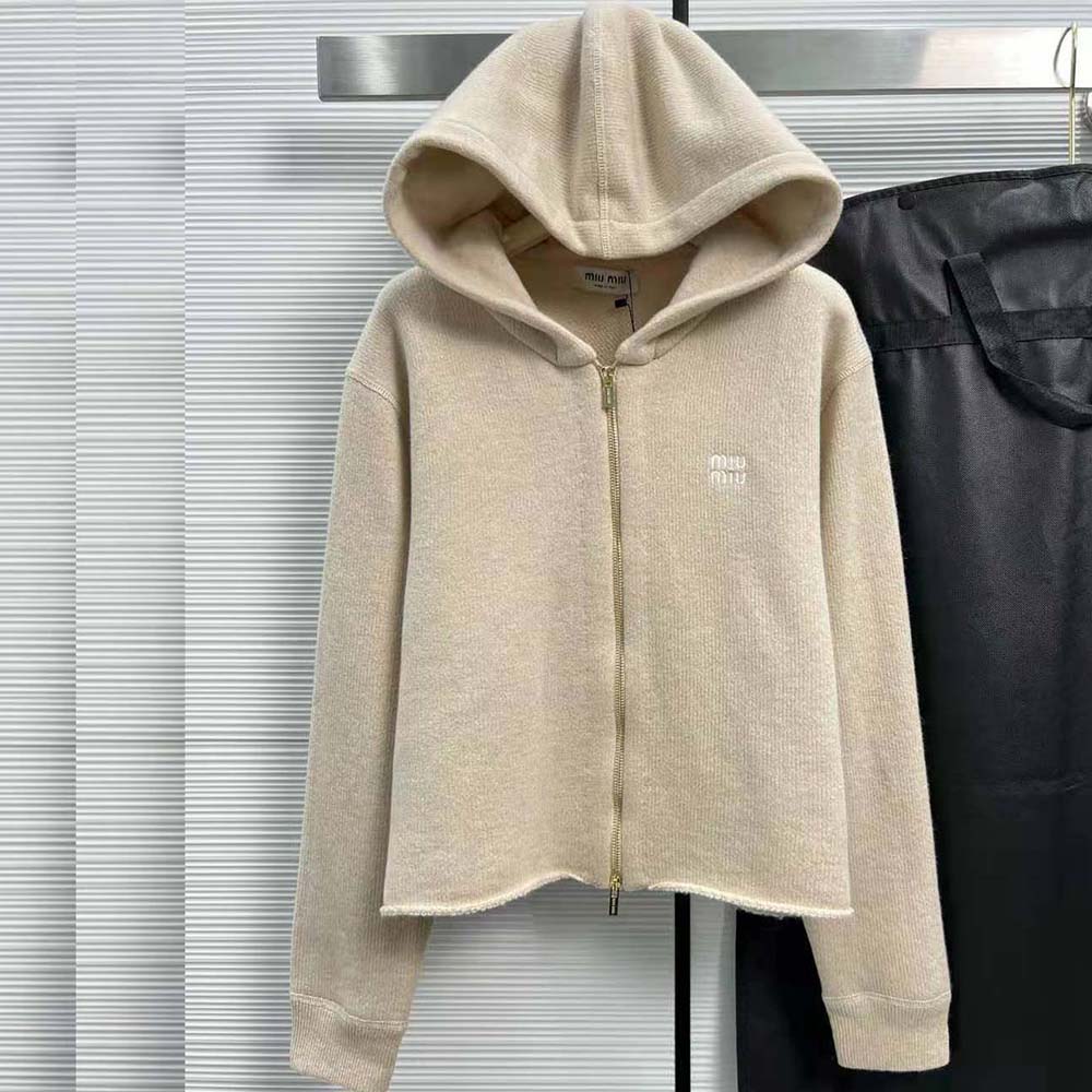 Close-up of Miu Miu Women Wool and Cashmere Hoodie Jacket zipper and fabric texture