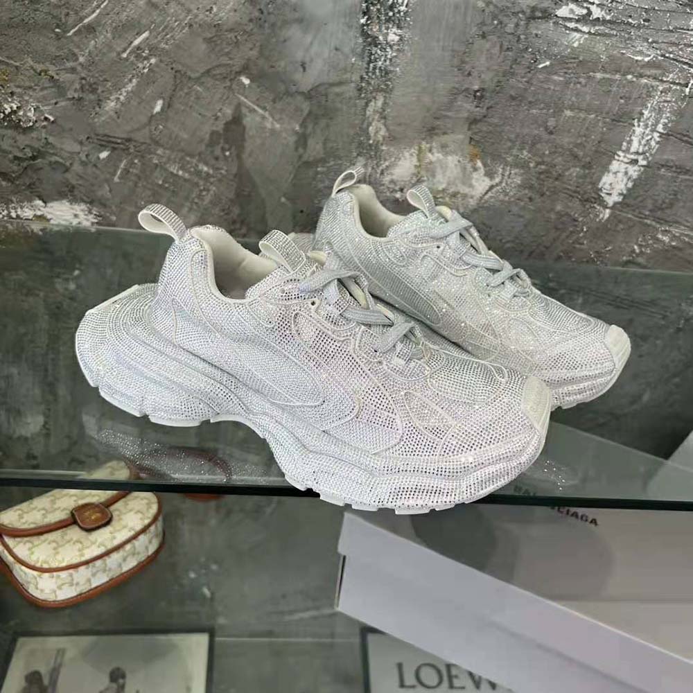 Overhead angle showing light grey leather and chunky sole on Balenciaga Women 3xl Sneaker