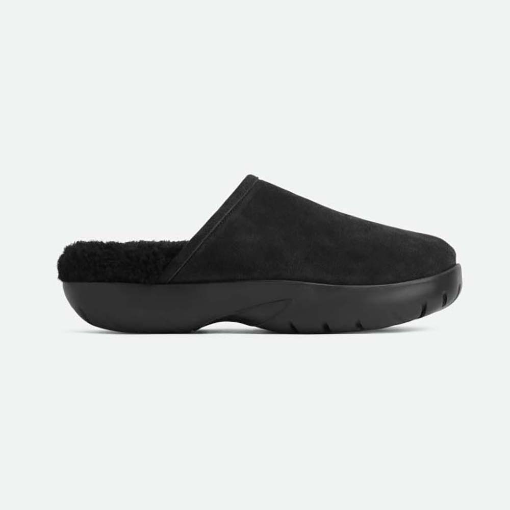 Side view of Bottega Veneta Unisex Snap Slipper in Shearling Calfskin-Black