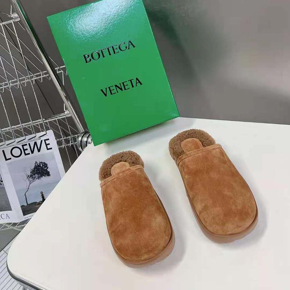 Top view showing rich brown leather and textured sole of Bottega Veneta Unisex Snap Slipper