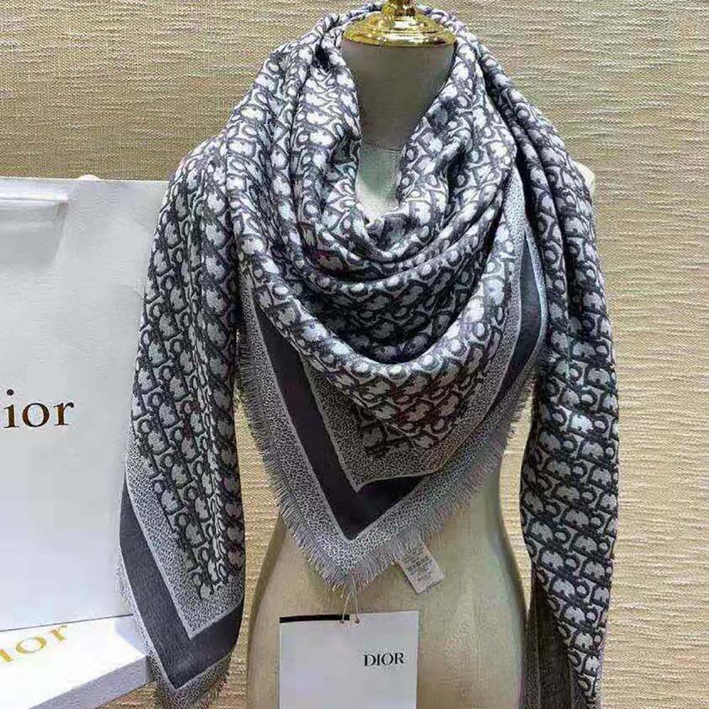 Close-up of Dior Unisex Oblique Shawl texture and jacquard pattern