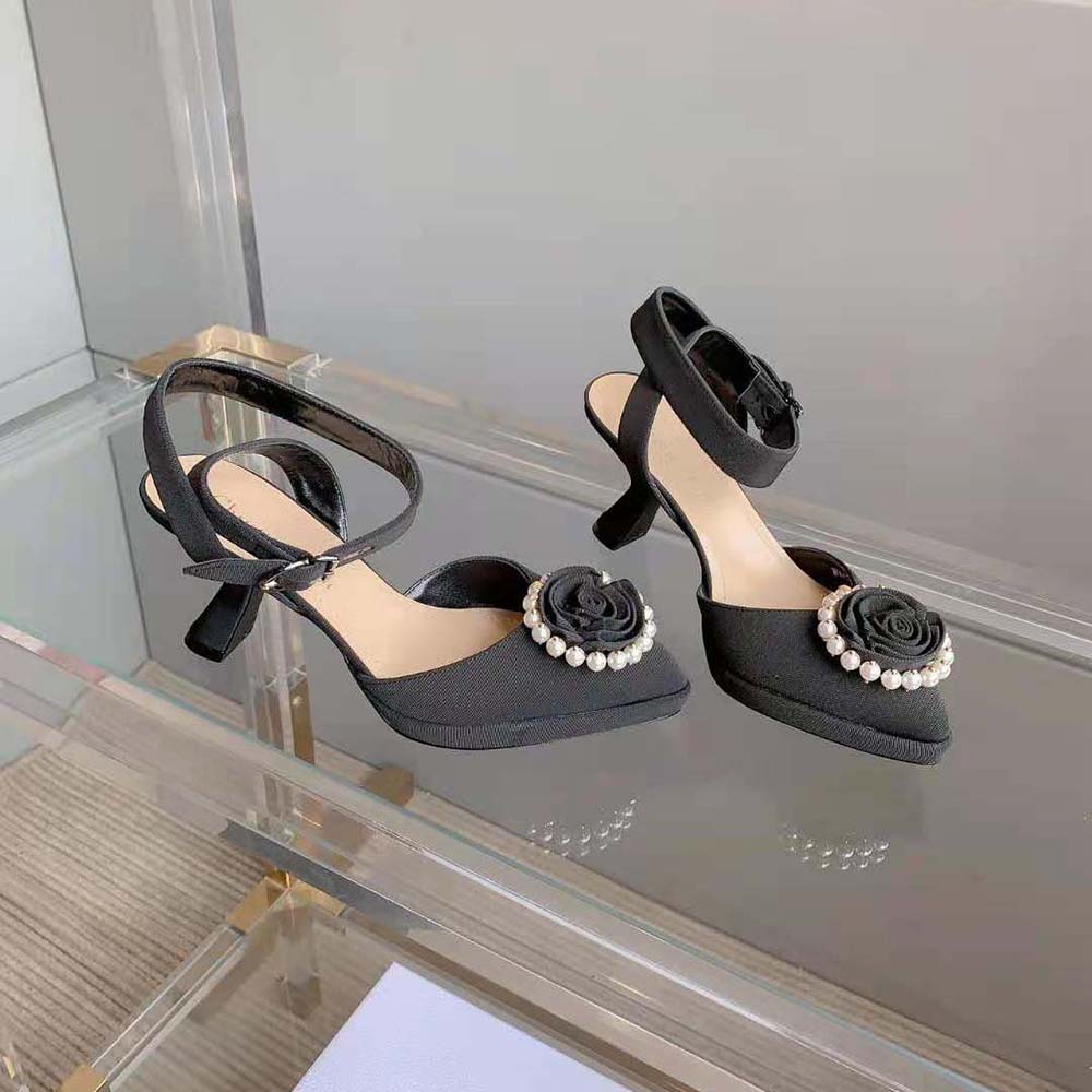 Side angle showing heel and silhouette of Dior Women Dior Rose Pump