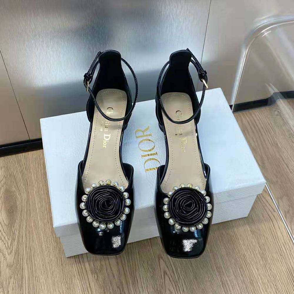 Close-up of pearl embellishments on Dior Women Dior Rose Pump in black patent leather