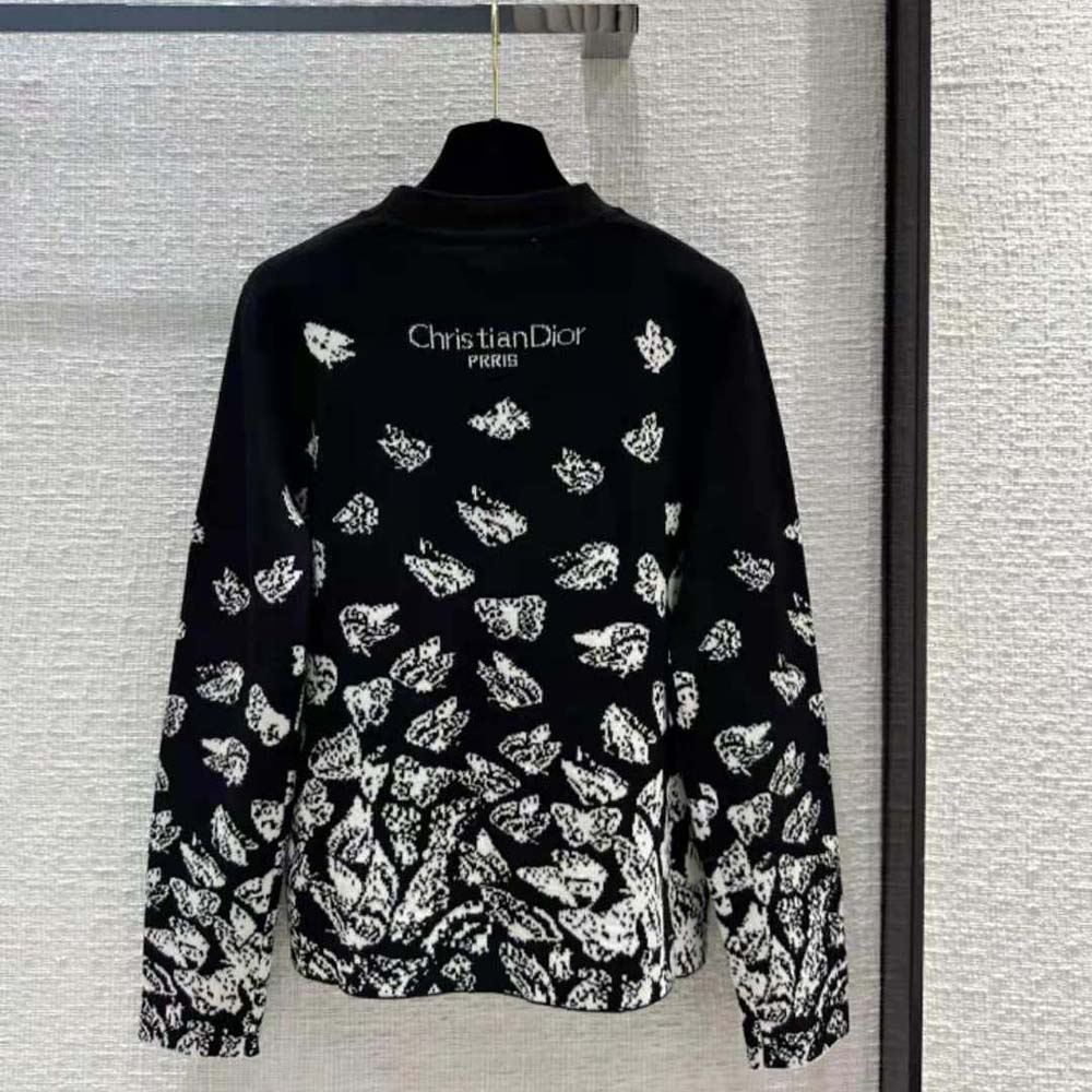 Side angle showing reversible texture of Dior Men Dioralps Sweater in black and white