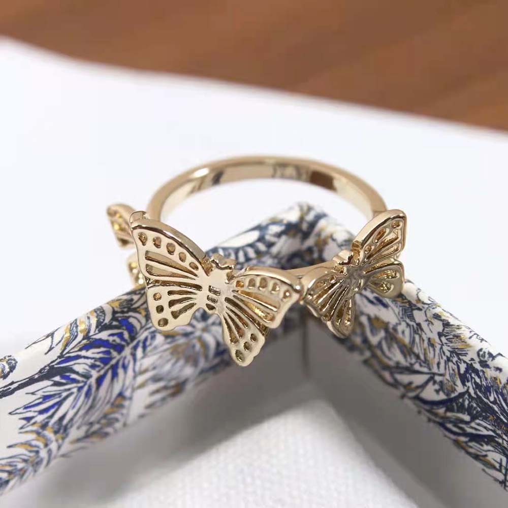 Dior Women Métamorphose Ring Gold-Finish Metal worn on hand against neutral background