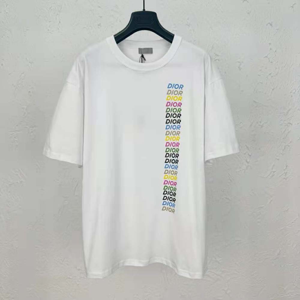 Close-up of slub texture on Dior Men Relaxed-fit T-shirt white fabric