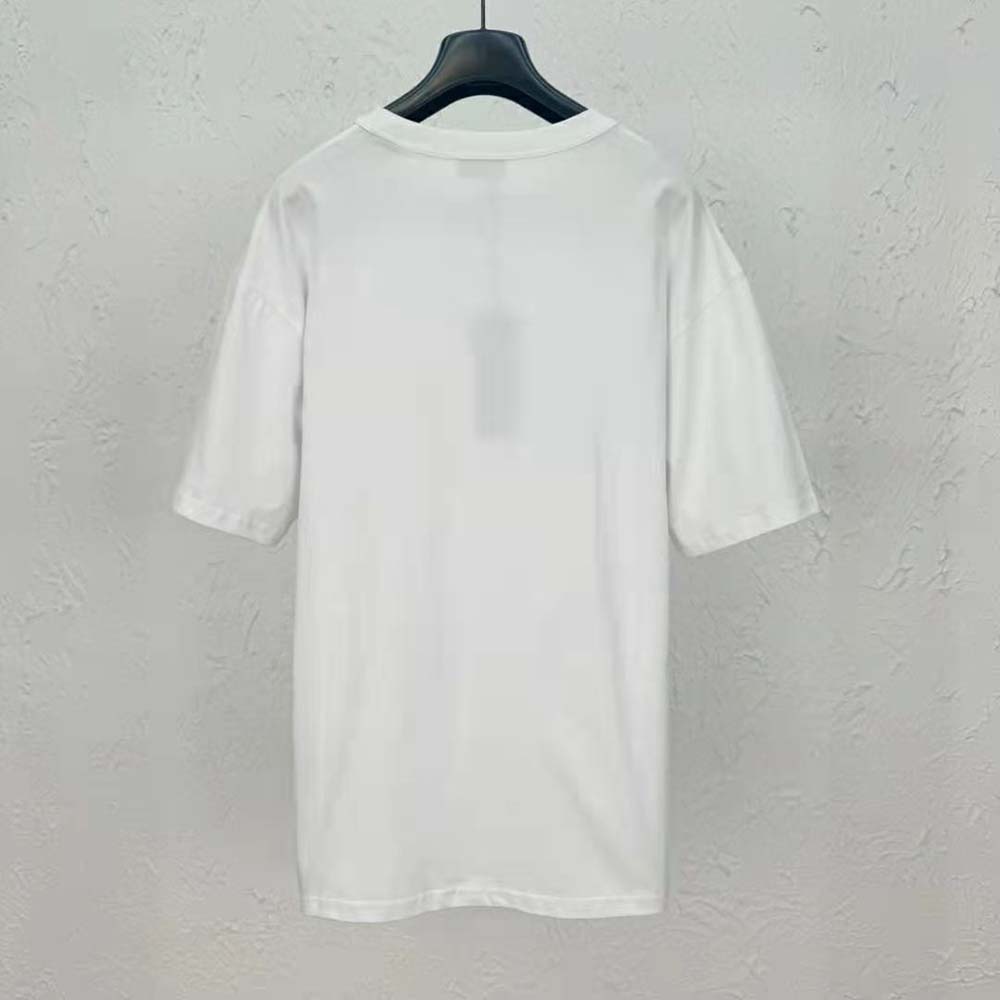 Side profile showing relaxed fit of Dior Men Relaxed-fit T-shirt