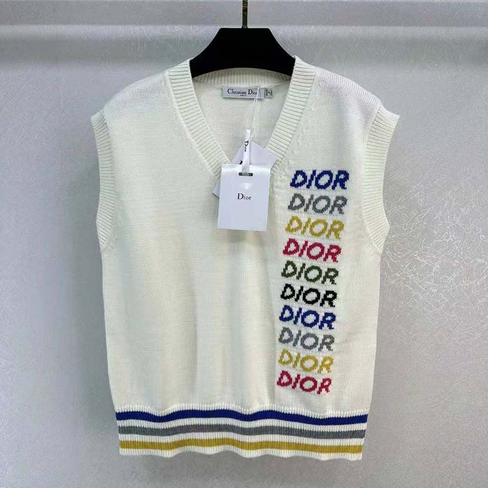 Close-up of intarsia pattern on Dior Men Sleeveless Sweater Beige Wool and Cashmere
