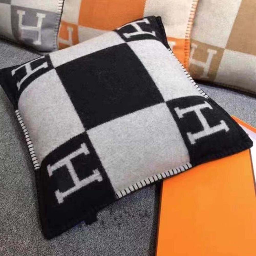 Side profile of black leather silhouette on Hermes Unisex Avalon Pillow Large Model-Black