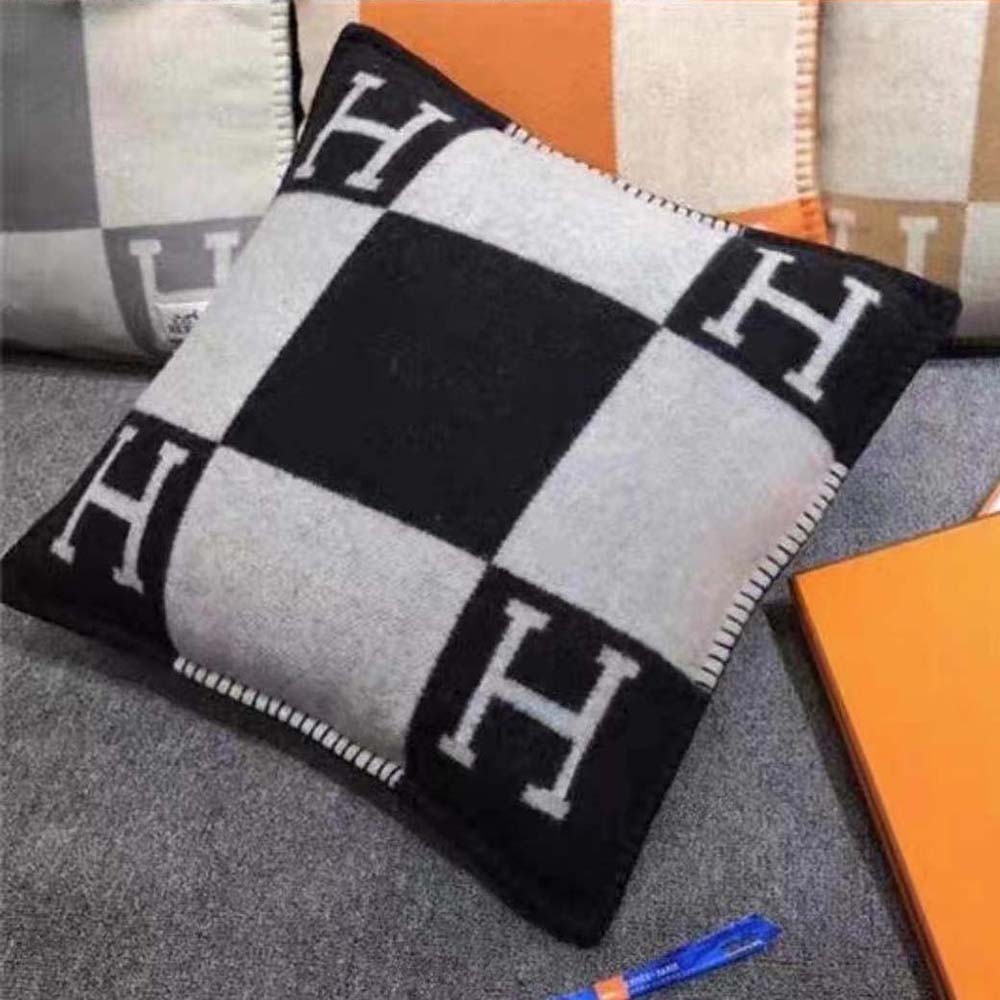Close-up of silver hardware on Hermes Unisex Avalon Pillow Large Model-Black