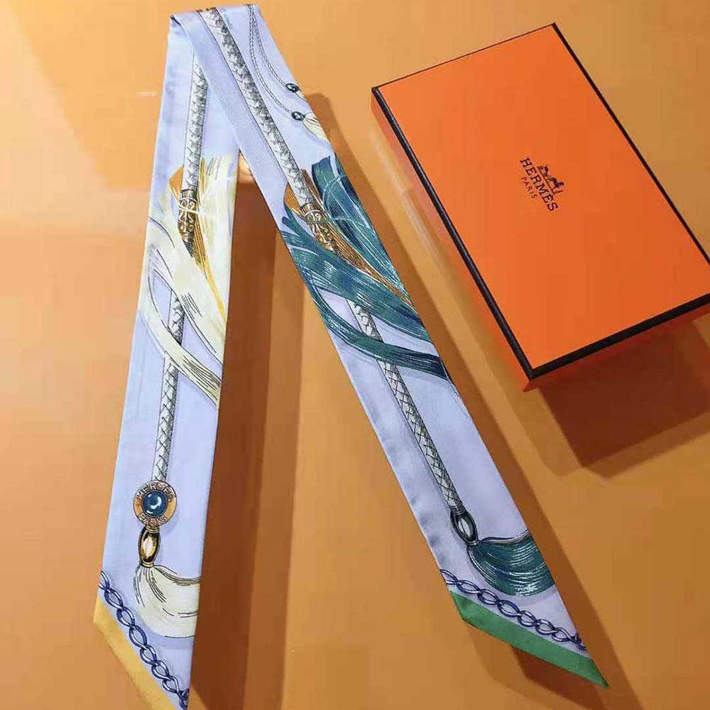 Detail of vibrant blue print on Hermes Women Cavalcades Twilly-Blue
