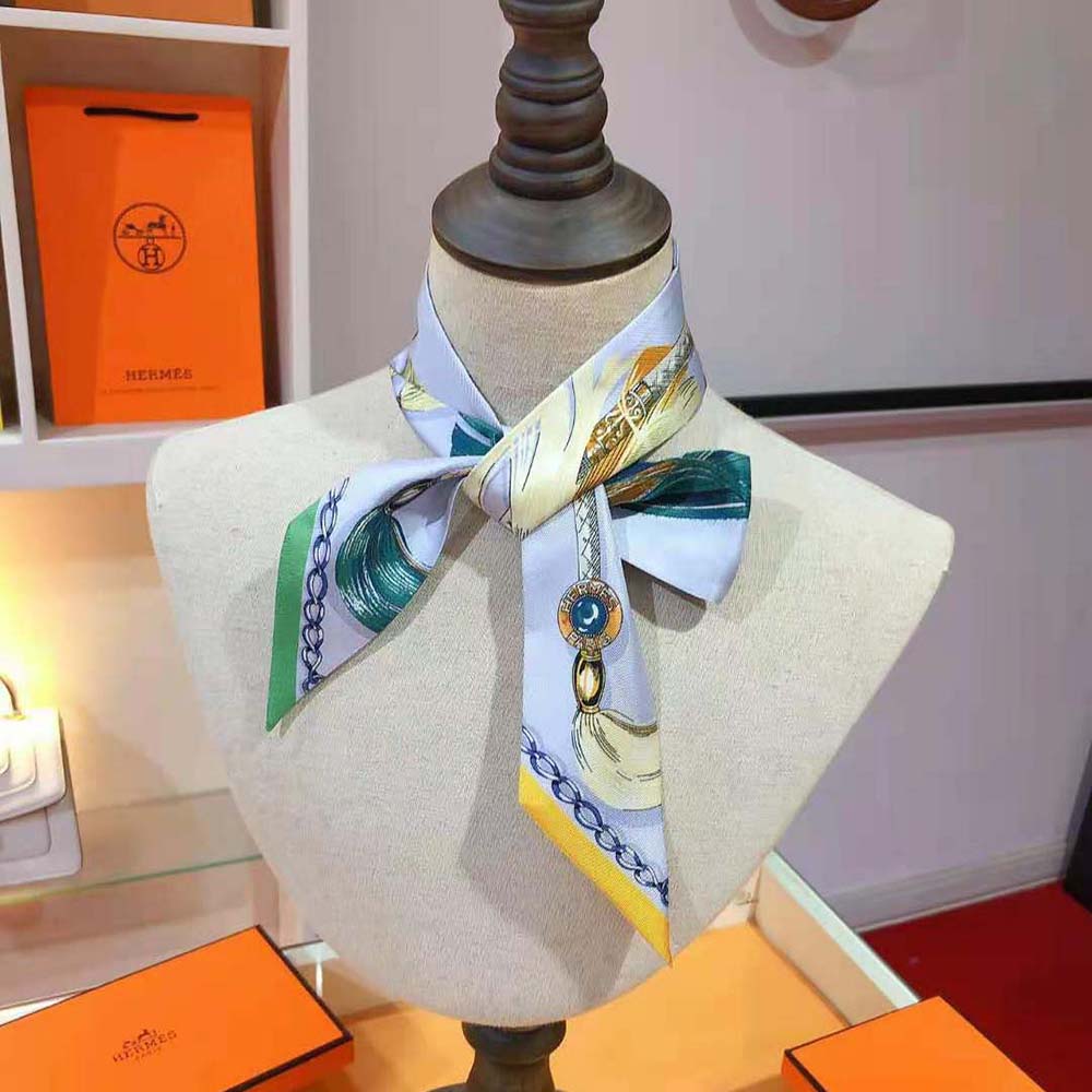 Close-up on hand-rolled edges of Hermes Women Cavalcades Twilly-Blue