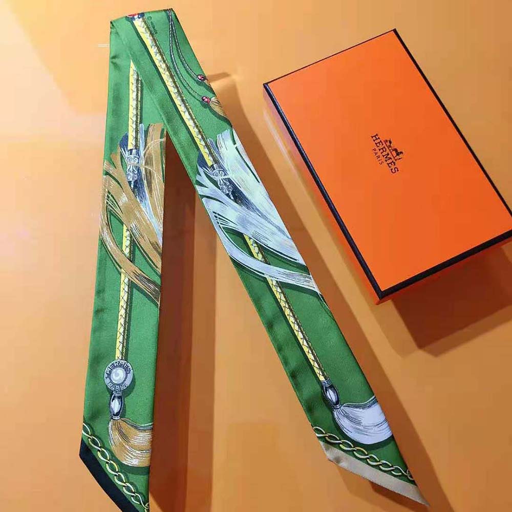 Side view of Hermes Women Cavalcades Twilly-Green rolled edges detail
