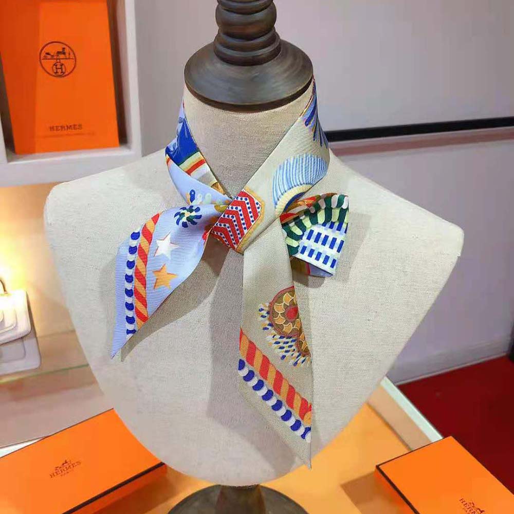 Close-up detail of hand-rolled edges and epaulette print on Hermes twilly