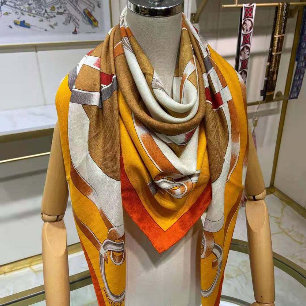 Close-up of hand-rolled edges on Hermes Women Figure Artistique Scarf 90-Orange