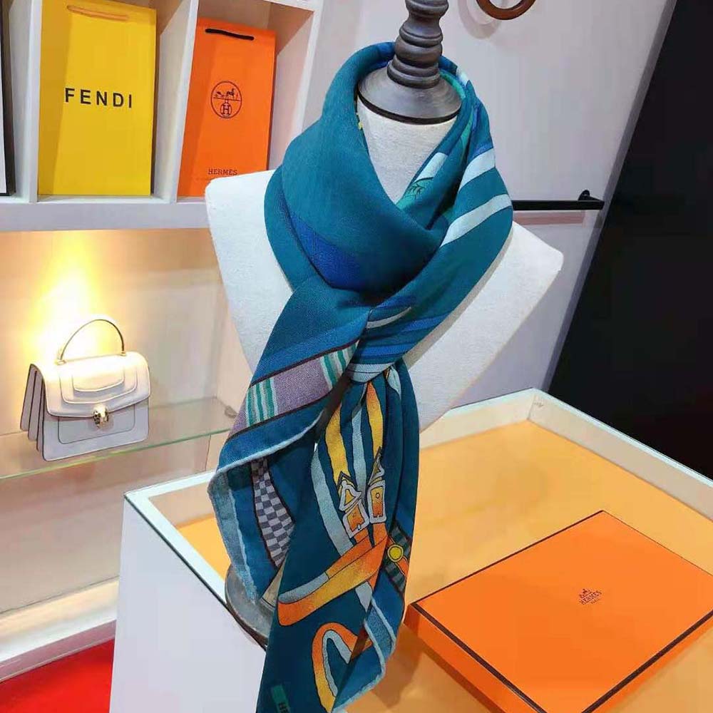 Model styling Hermes Women Lettres Equestre Scarf 90-Navy tied elegantly around neck