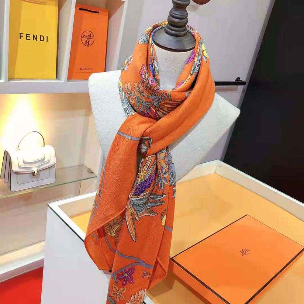 Styled neck wrap using Hermes Women Planifleurs Scarf 90-Orange