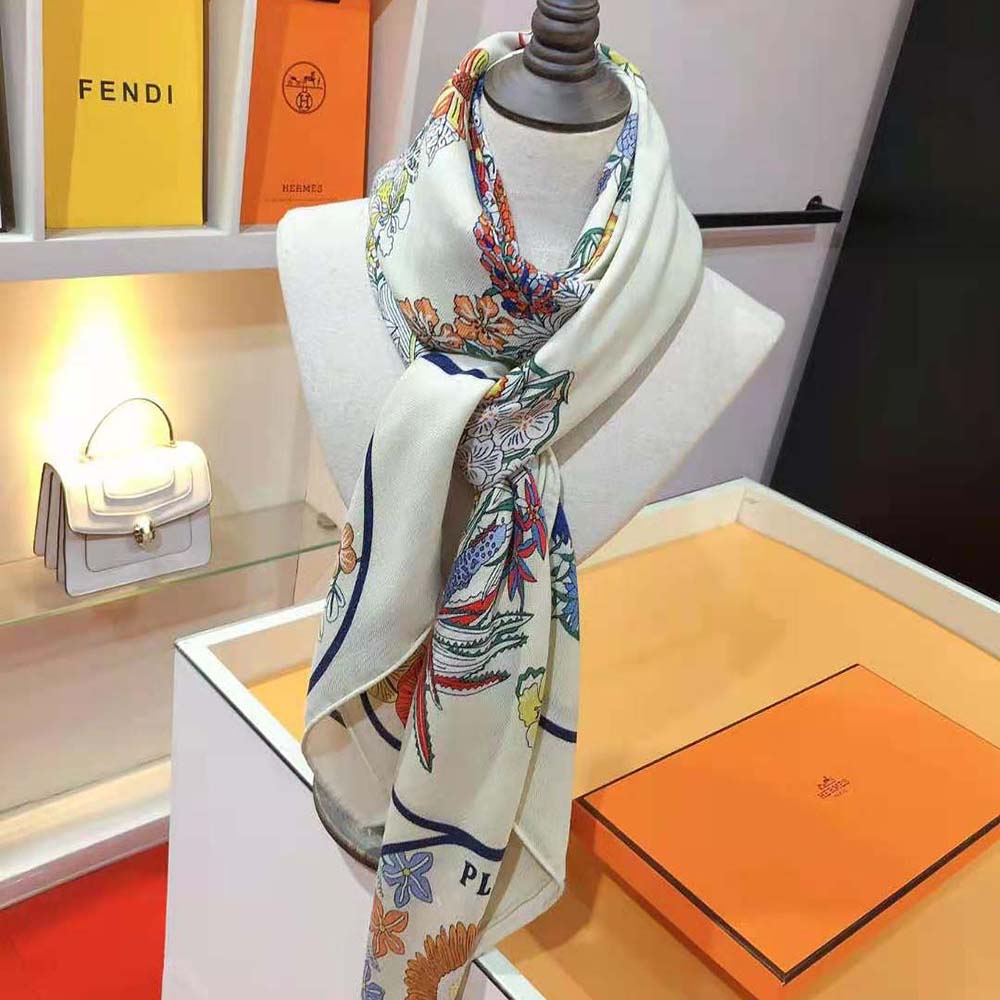 Close-up detail of silk texture on Hermes Women Planifleurs Scarf 90-White