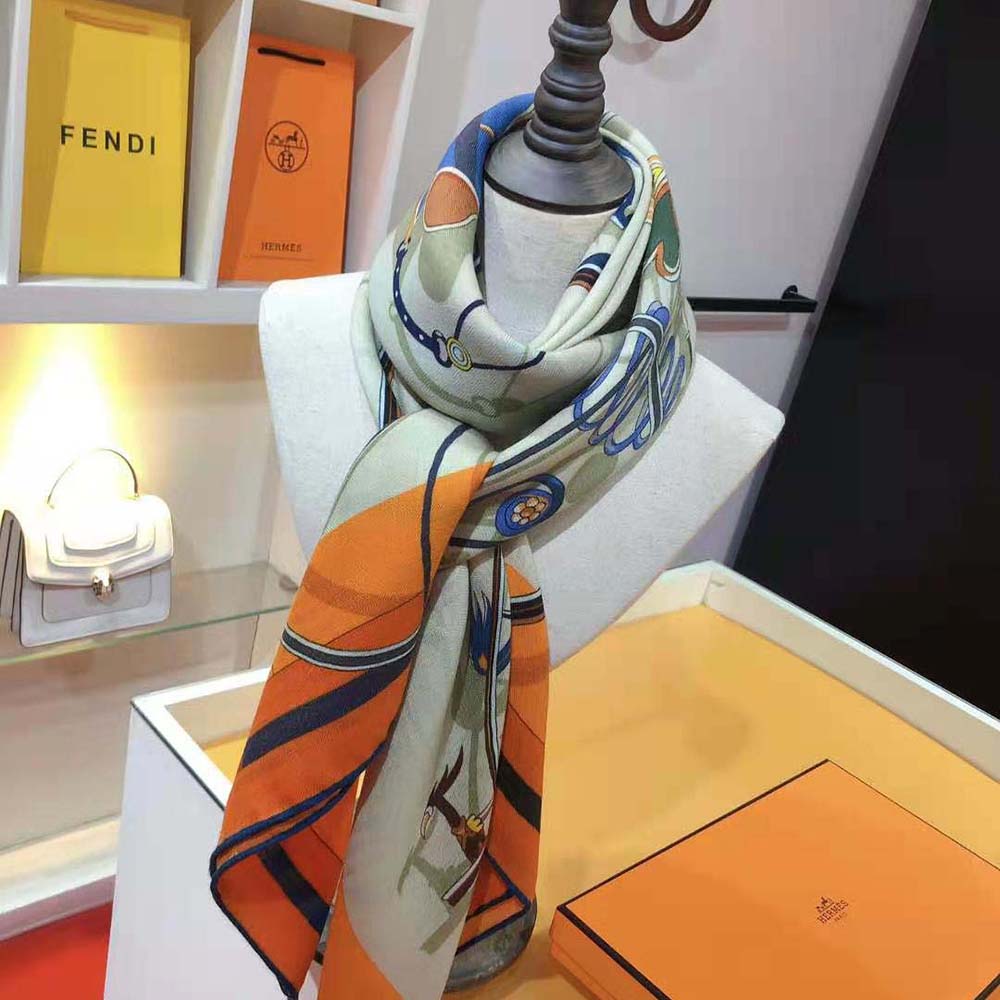 Model wearing Hermes Women Voitures En Equilibre Shawl 140-White styled as neck scarf