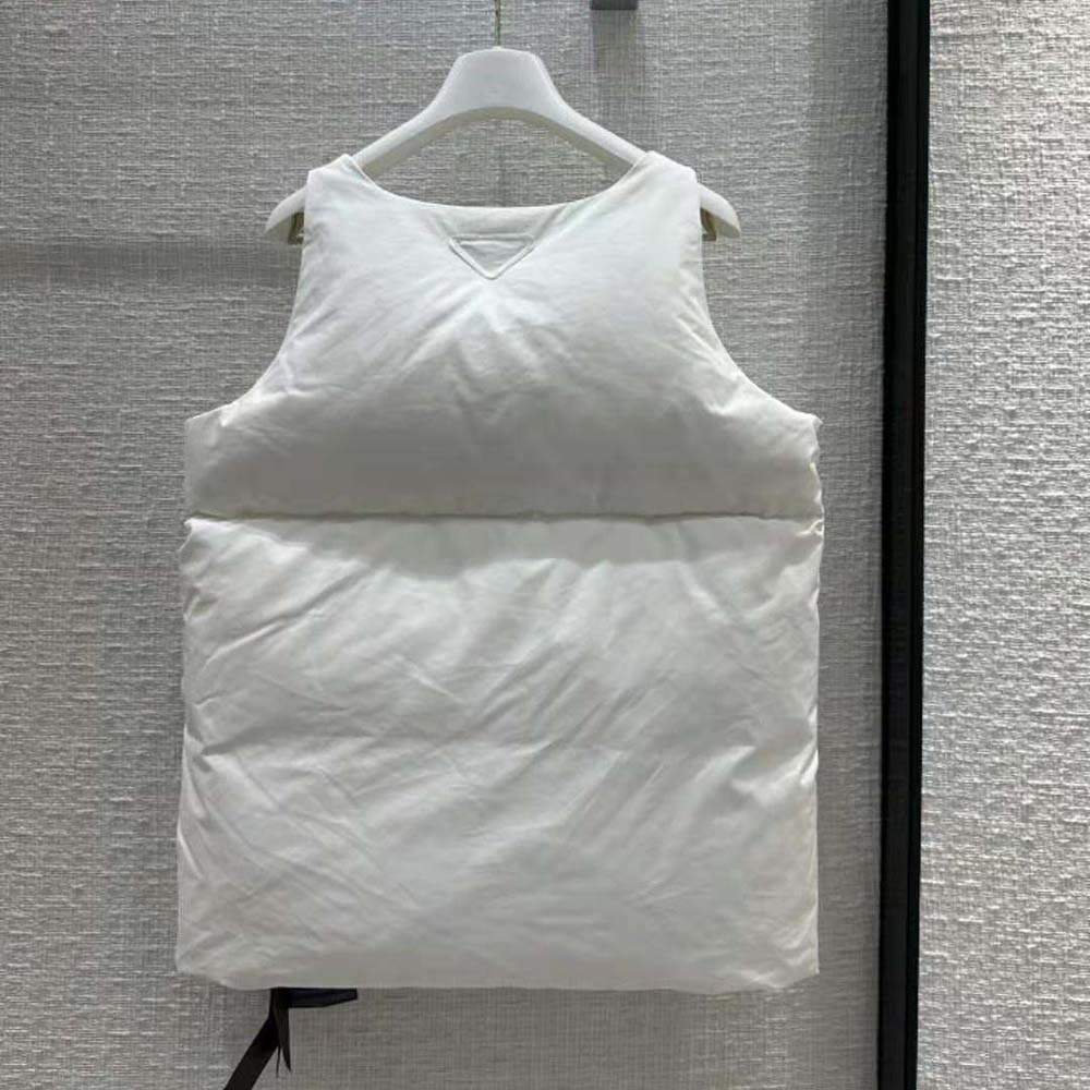 Side profile of Prada Men Padded Cotton Top-White highlighting relaxed fit