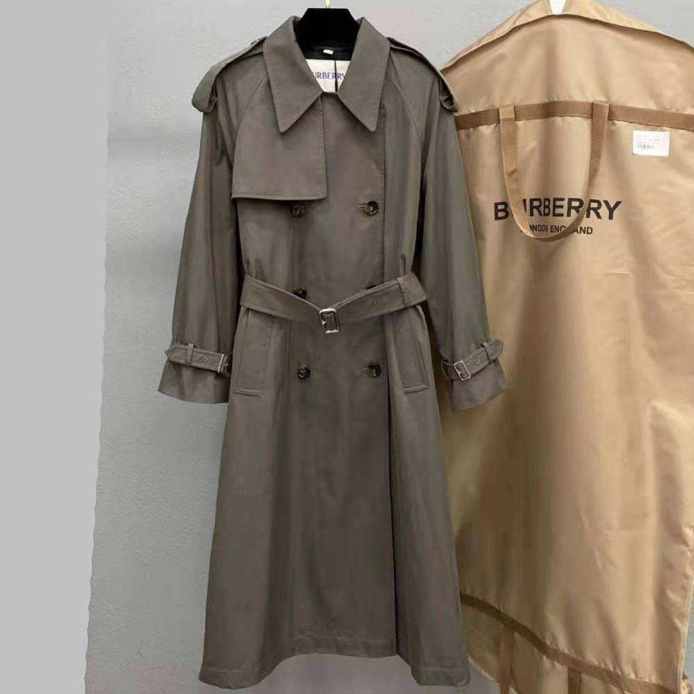Close-up of Burberry Men Long Castleford Trench Coat-Green signature check lining inside