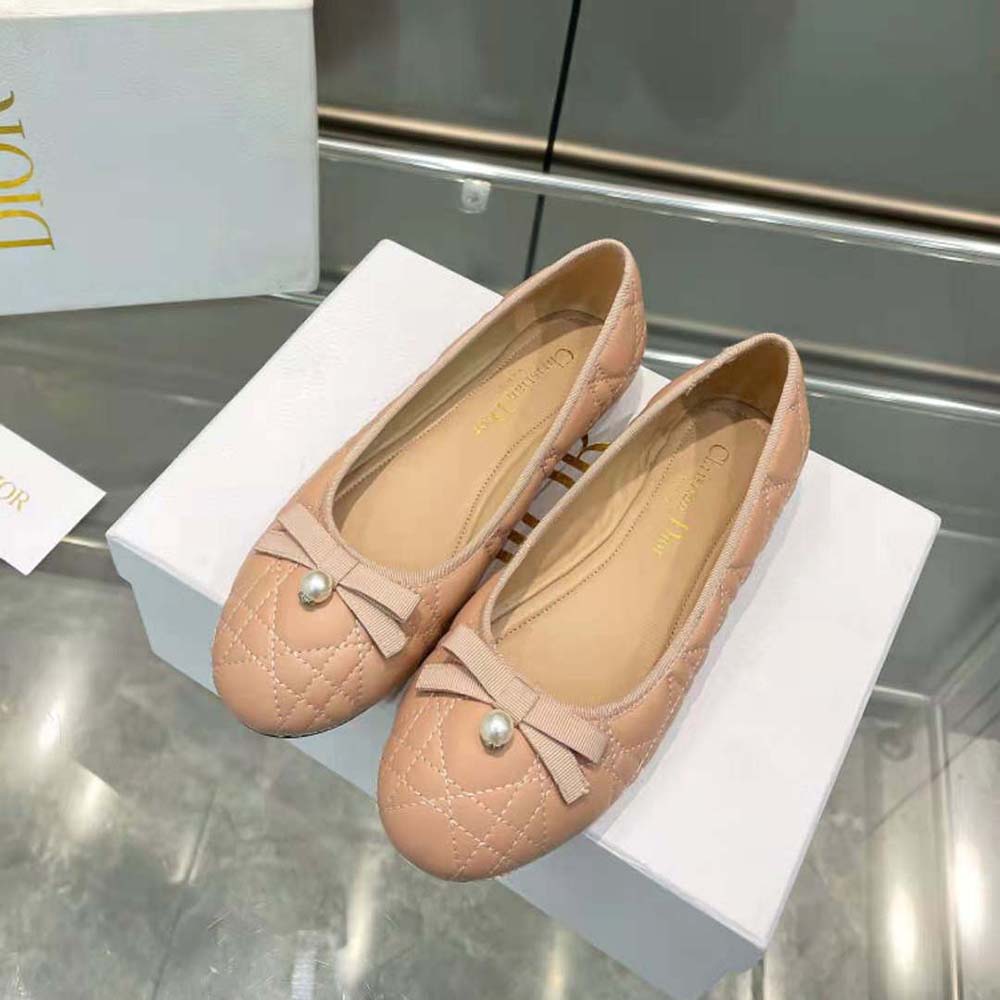 Close-up of quilted Cannage stitching on Dior Women Ballet Flat Nude