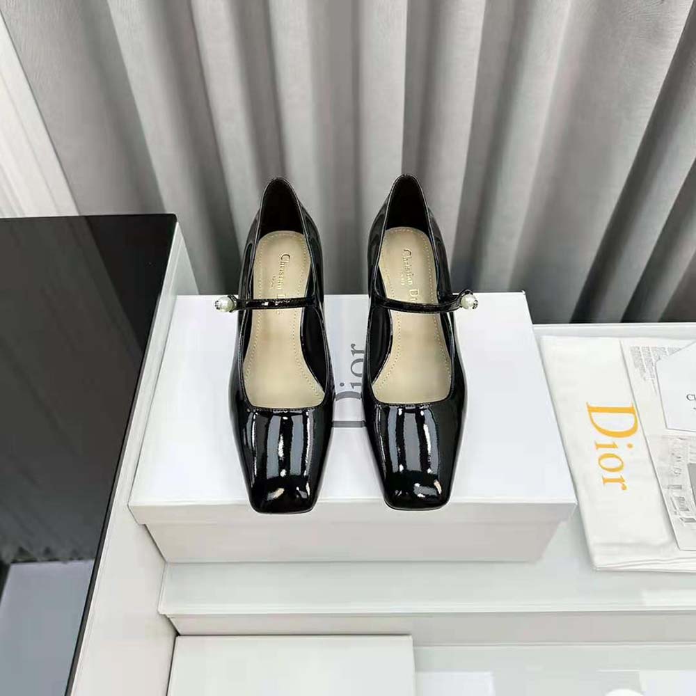 Close-up of signature Dior heel logo on Jolie Dior Pump