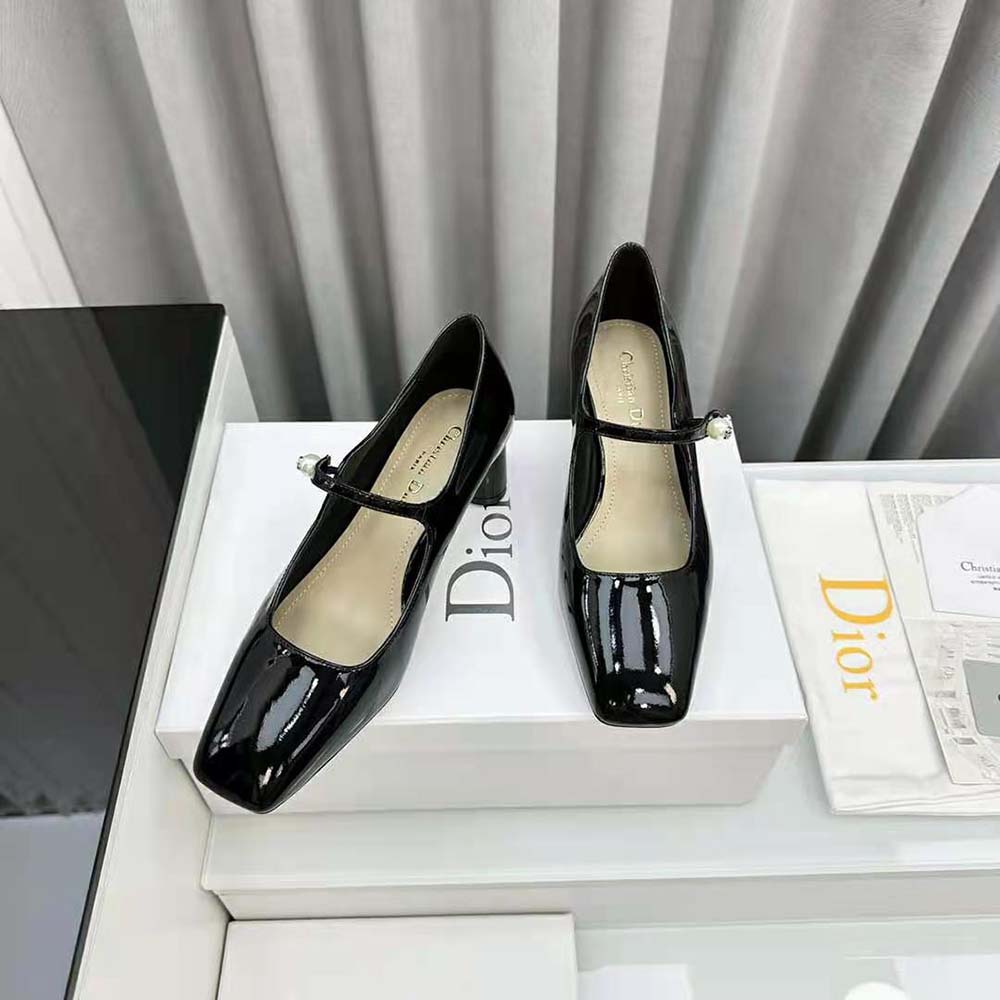 Overhead view showing glossy black patent calfskin and silhouette