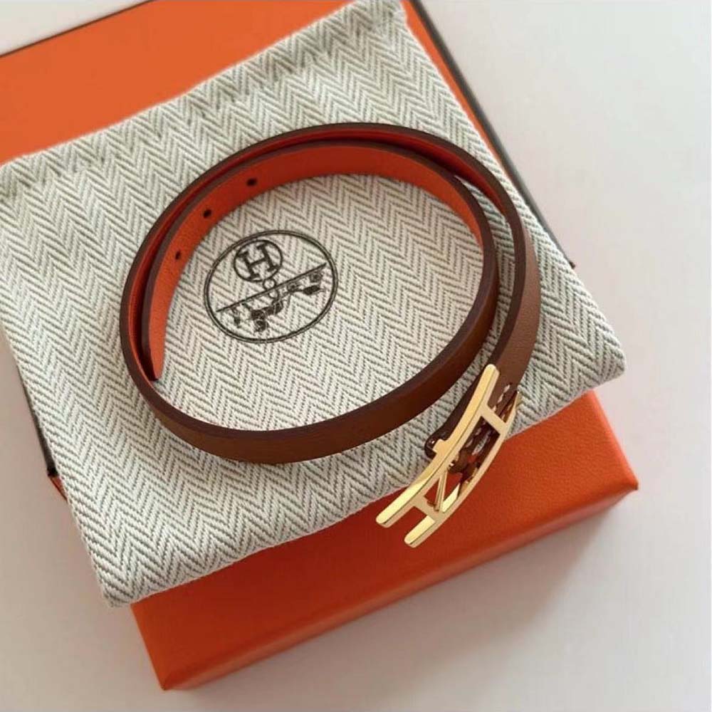 Side angle showing double tour black leather strap of Hermes bracelet