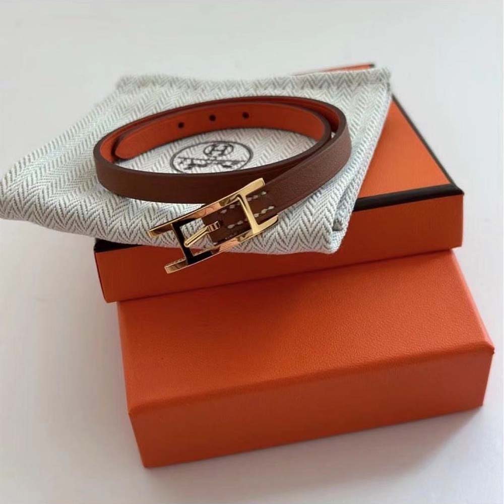 Styling Hermes Unisex Behapi Double Tour Bracelet-Brown on wrist