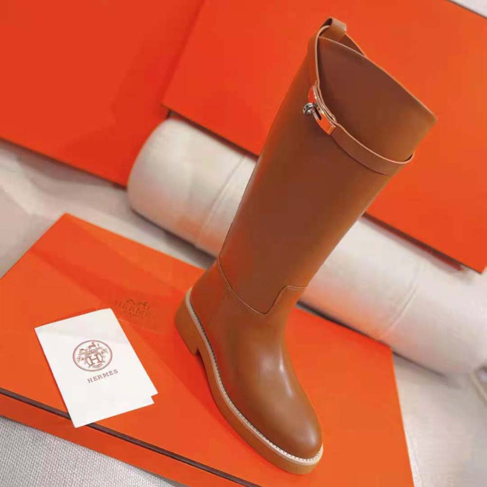 Side profile highlighting silhouette of Hermes Women Jumping Boot