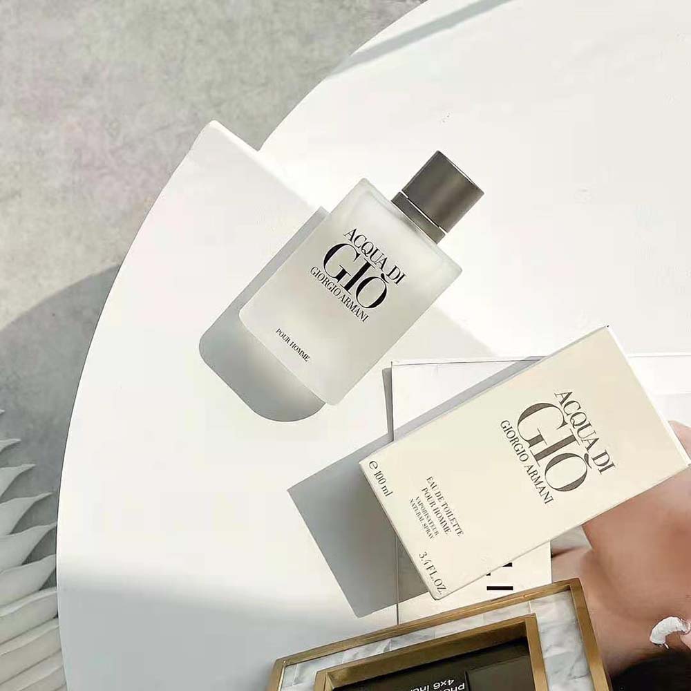 Side angle showing Giorgio Armani logo on Armani Men Acqua Di Giò After Shave Balm