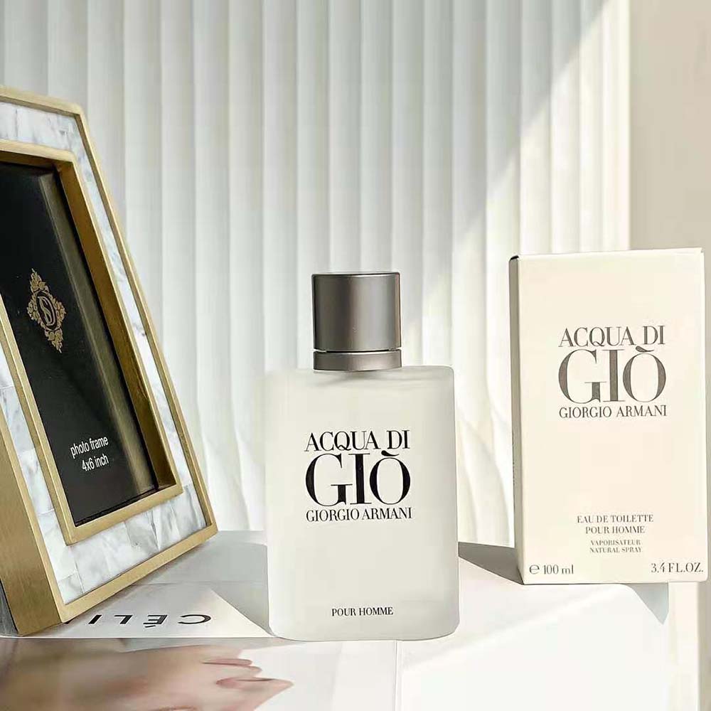 Close-up of white creamy texture of Armani Men Acqua Di Giò After Shave Balm