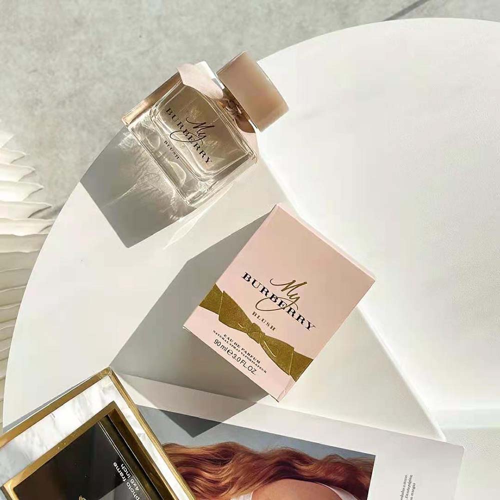 Side angle showing spray closure detail on My Burberry Blush Eau de Parfum