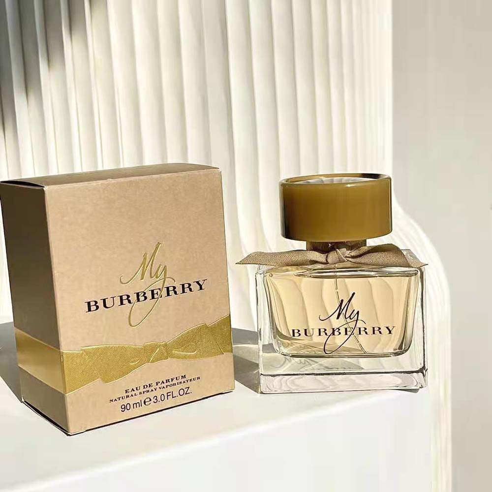 Close-up of Burberry signature check cap on My Burberry Eau de Parfum
