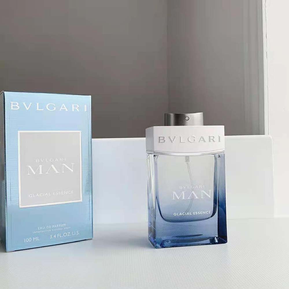 Close-up of metal cap and icy blue glass bottle detail of Bvlgari Men Glacial Essence Eau De Parfum