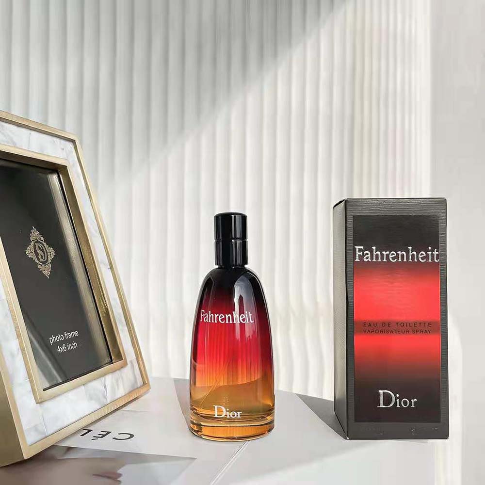 Close-up on orange gradient bottle detail of Dior Men Fahrenheit Eau de Toilette