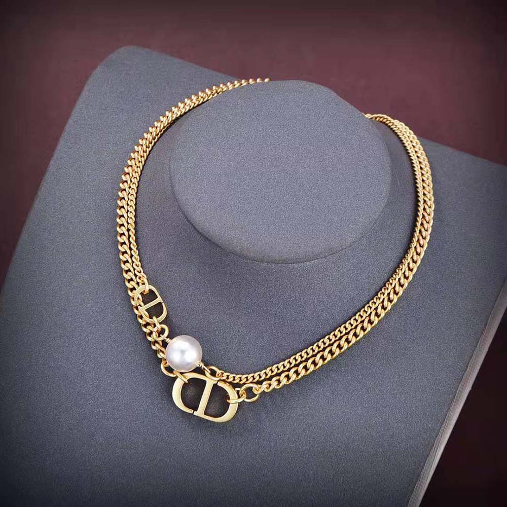 Close-up detail of clasp on Dior Women 30 Montaigne Choker