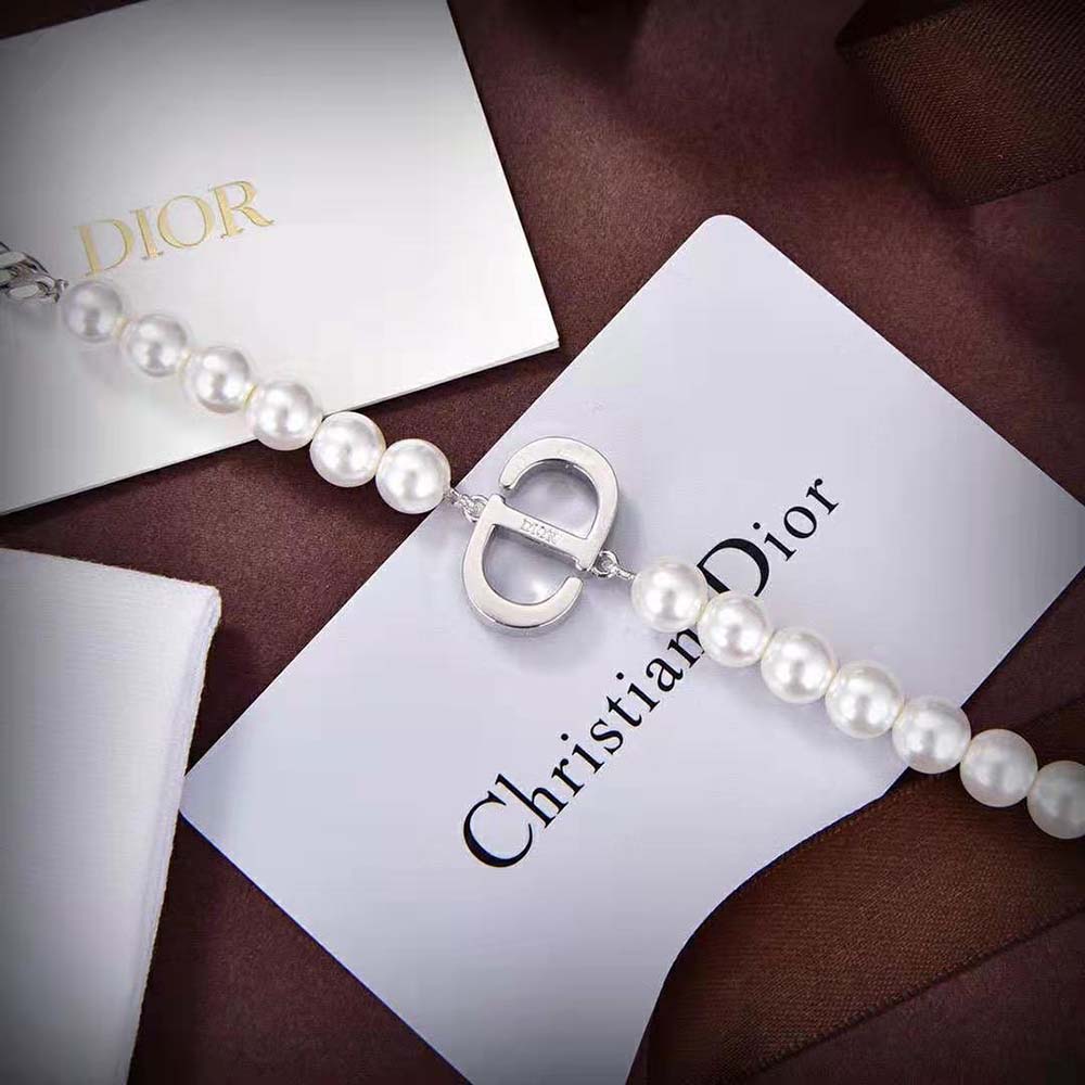 Side angle showing lobster clasp on Dior Women 30 Montaigne Necklace