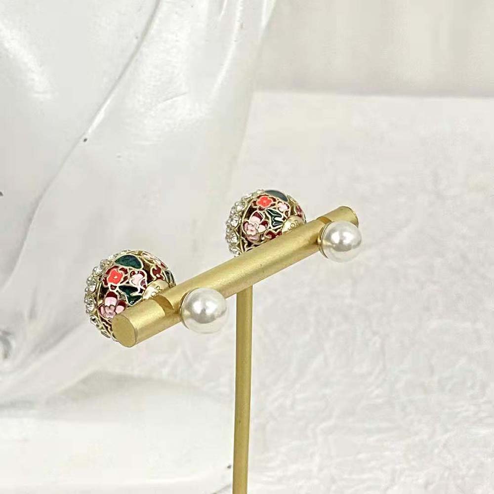 Side view showing asymmetric silhouette of Dior Women 30 Tribales Earrings