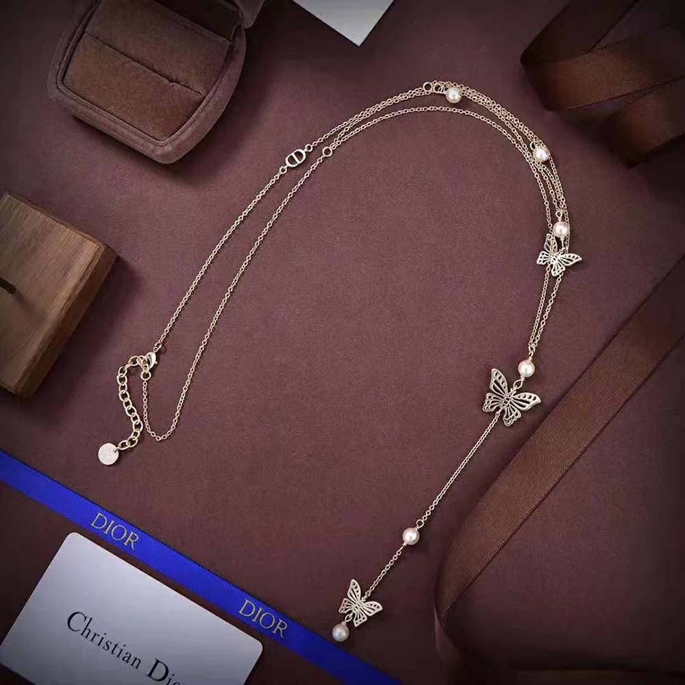 Dior Women Dior Métamorphose Necklace displayed on model’s neckline
