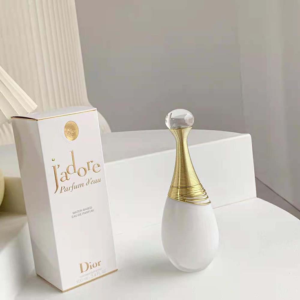 Side angle showing elegant shape of Dior Women J’adore Parfum D’eau bottle