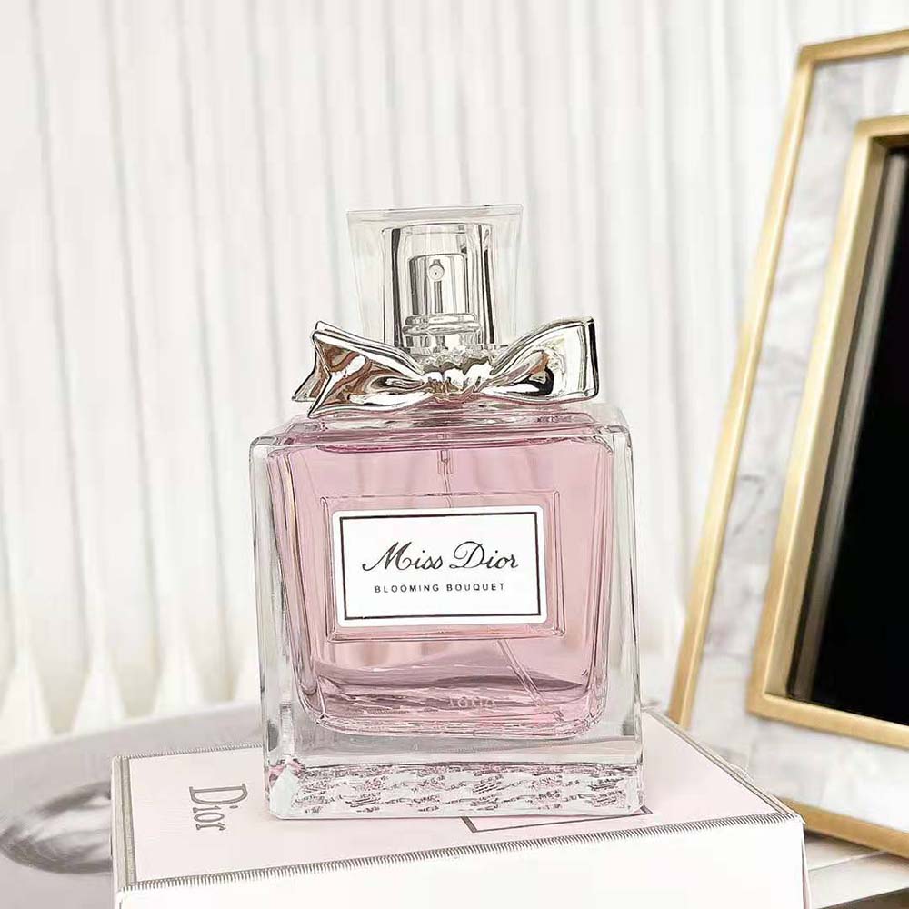 Side angle showing cap and elegant silhouette of Dior Women Miss Dior Eau de Toilette
